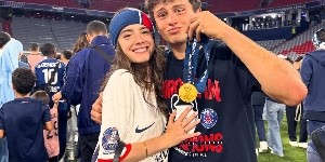 甜蜜蜜女友陪伴若奥-内维斯加冕欧冠，赛后发文深情告白