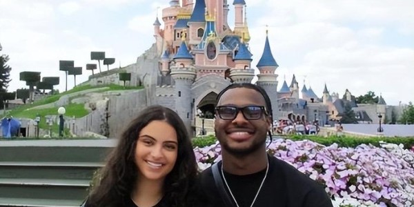 撒狗粮了！布朗尼与女友在社媒秀恩爱，球迷调侃詹姆斯要当爷爷了