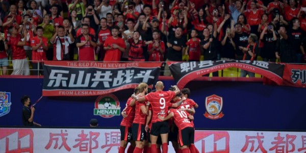 博鱼下载-蓉城4-1暂登顶中超 赛季双杀+送海港近14轮首败 费利佩百场战双响