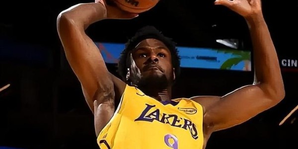 撒狗粮了！布朗尼与女友在社媒秀恩爱，球迷调侃詹姆斯要当爷爷了